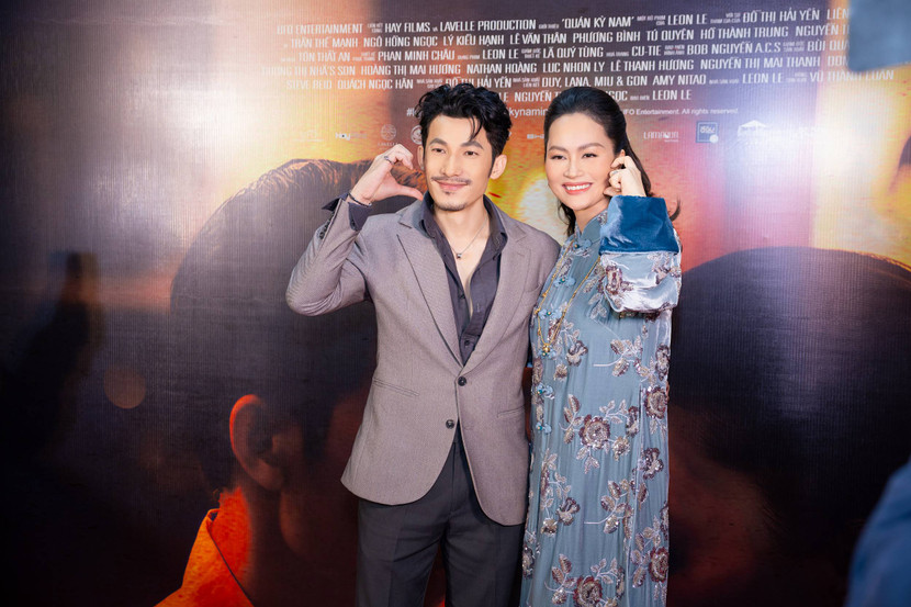 Cặp đôi diễn viên chính của "Quán Kỳ Nam" tạo dáng nhí nhảnh tại sự kiện