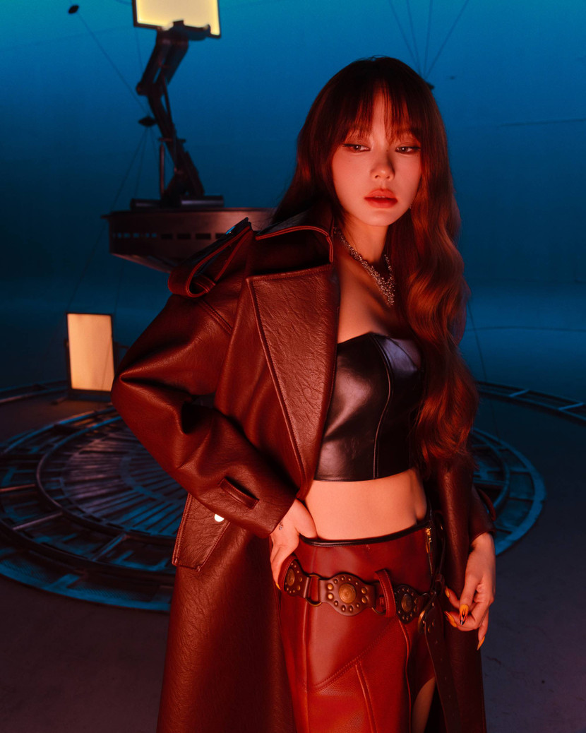 MV "Director" là sự mở màn cho chuỗi dự án bao gồm cả một EP mà cô đang thực hiện