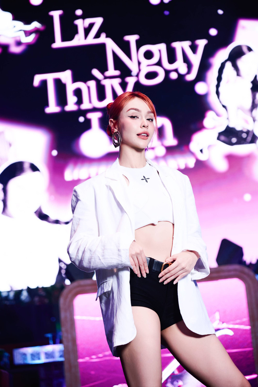 "Chị đẹp" MLee rạng rỡ đến chúc mừng sự trở lại của Liz Nguỵ Thuỳ Linh