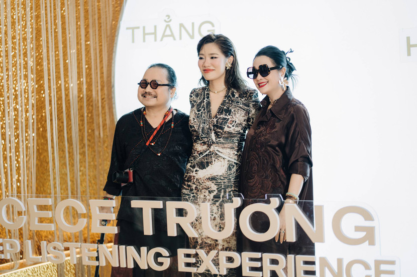 Vợ chồng nghệ sĩ Trần Mạnh Tuấn đến chúc mừng CeCe Trương. Họ là những người bạn thân lâu năm với gia đình nghệ sĩ Cẩm Vân - Khắc Triệu nên coi CeCe Trương như con cháu trong nhà