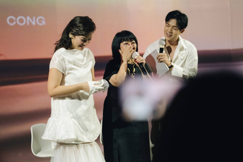 Ca sĩ Cẩm Vân xúc động chia sẻ về con gái