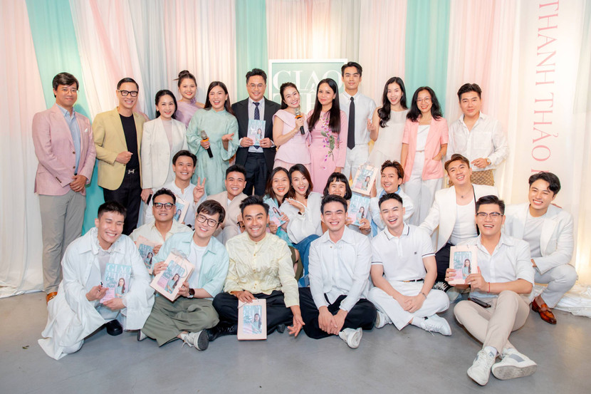 MC Thanh Thảo bên các đồng nghiệp, những MC nổi tiếng tại TP Hồ Chí Minh - và các học trò của mình MC Thanh Thảo bên các đồng nghiệp, những MC nổi tiếng tại TP Hồ Chí Minh - và các học trò của mình