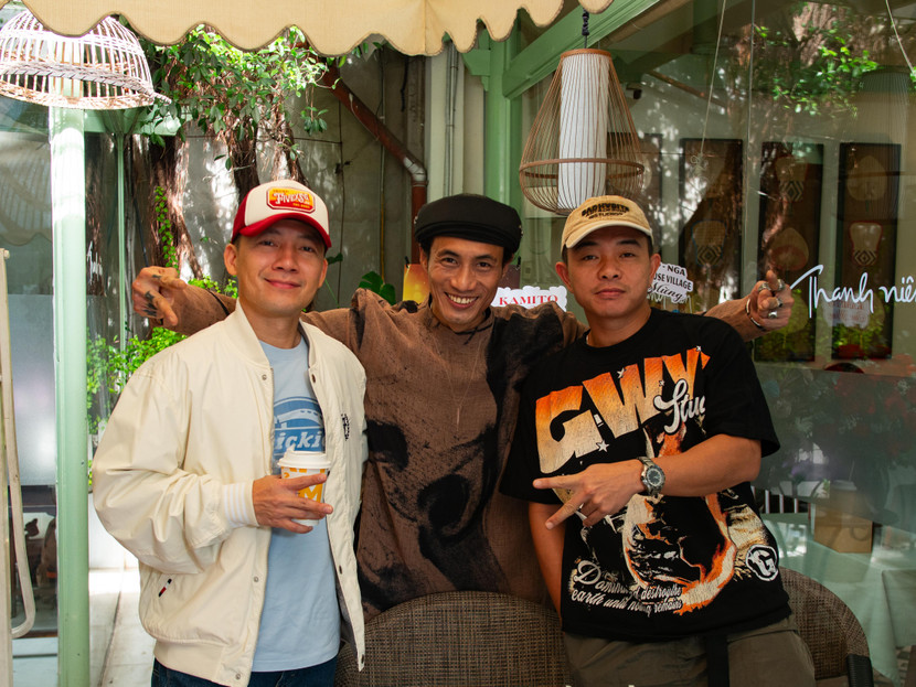 "Anh tài" Đinh Tiến Đạt giản dị đến chúc mừng đồng nghiệp "Anh tài" Đinh Tiến Đạt giản dị đến chúc mừng đồng nghiệp