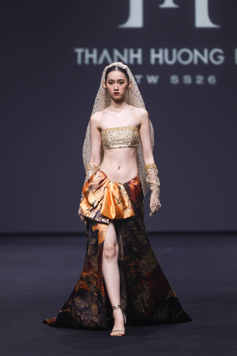 Mỗi chi tiết cầu kỳ, tỉ mỉ là một lời khẳng định về tài năng và sự kiên trì của người thợ thủ công, đưa giá trị của họ lên một tầm cao mới, hòa quyện giữa truyền thống và tinh thần hiện đại