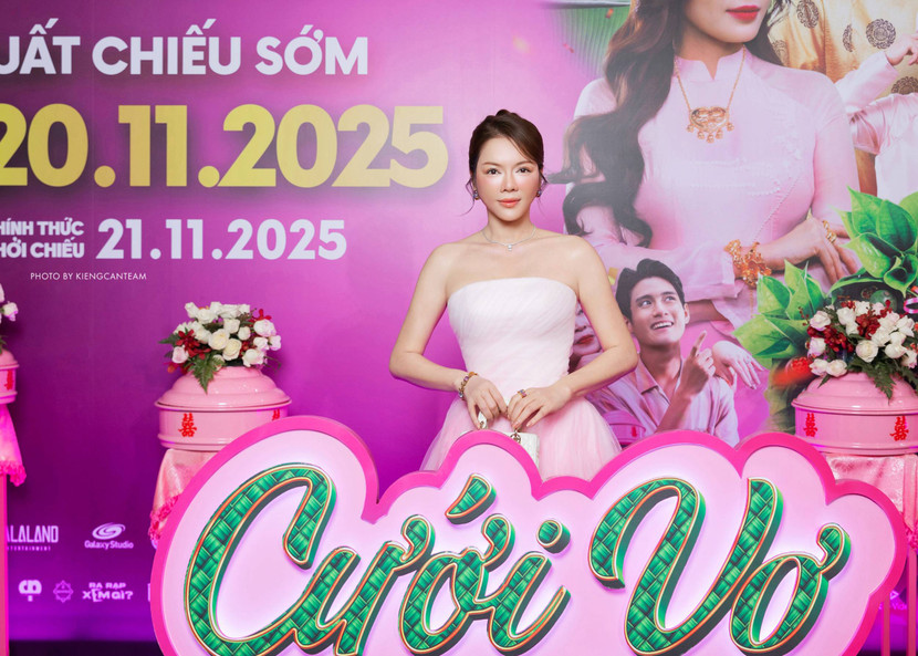 Diễn viên Lý Nhã Kỳ xuất hiện như công chúa trên thảm đỏ Diễn viên Lý Nhã Kỳ xuất hiện như công chúa trên thảm đỏ