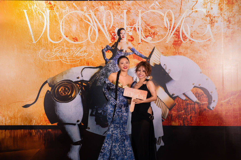 &quot;Chị đẹp&quot; Ngọc Phước cùng Văn Mai Hương rạng rỡ trên thảm đỏ