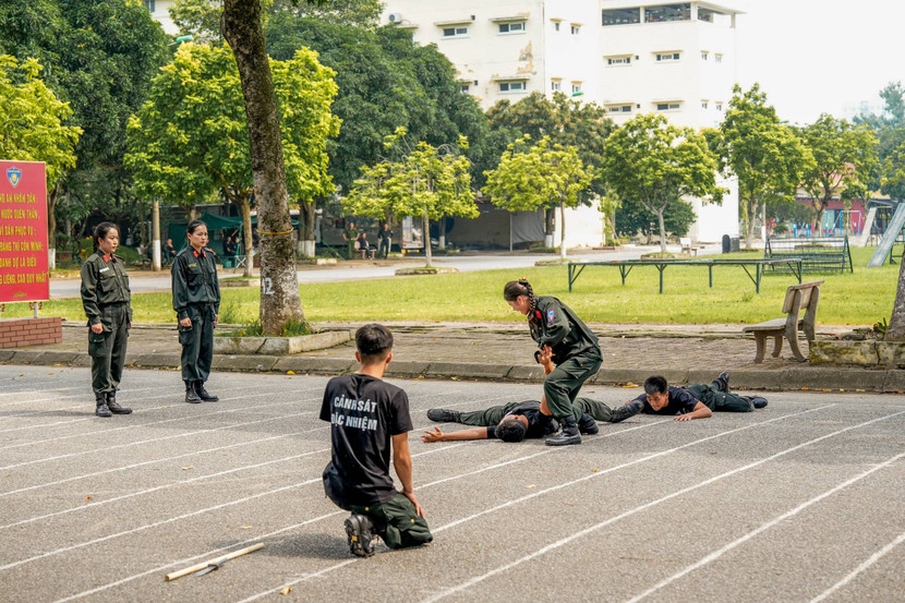 Dàn sao nhập vai "Chiến sĩ quả cảm" luyện tập trước khi thực chiến
