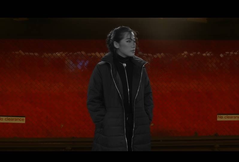 MV là sự mở màn cho album &quot;Những đường cong thẳng hàng&quot; chuẩn bị ra mắt của Cece Trương