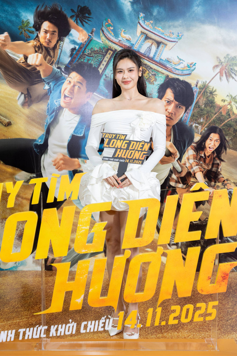 Ca sĩ Trương Quỳnh Anh rạng rỡ trên thảm đỏ sự kiện Ca sĩ Trương Quỳnh Anh rạng rỡ trên thảm đỏ sự kiện