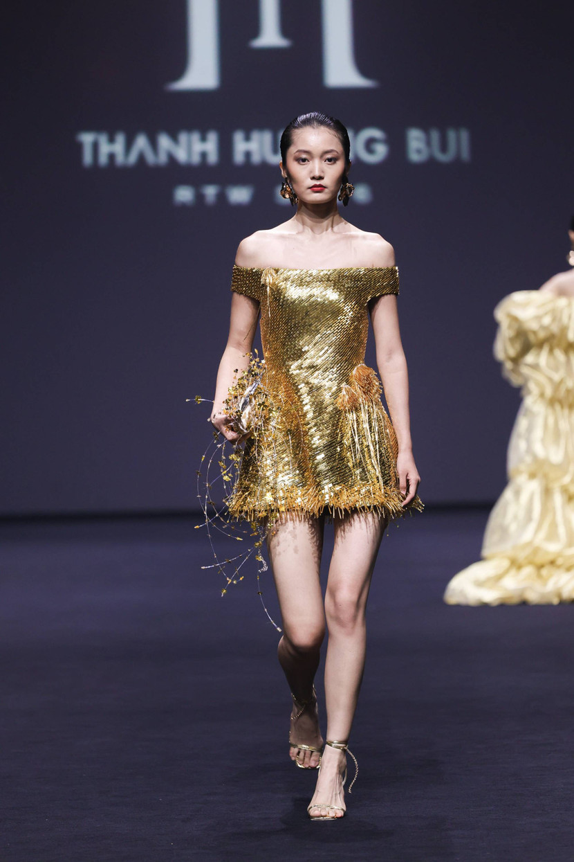 Khán giả của Shanghai Fashion Week SS26 đã được đi từ hết bất ngờ này đến bất ngờ khác trong màn trình diễn đặc biệt cùng bộ sưu tập Manifeste
