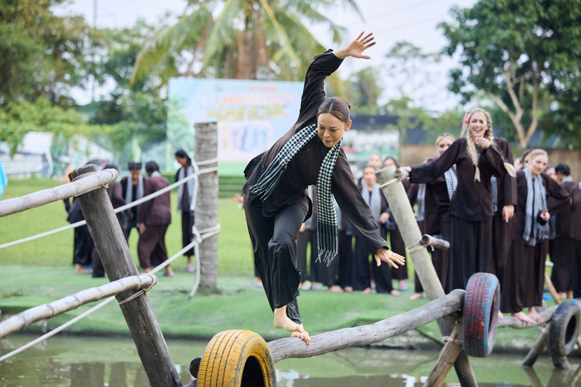 Các người đẹp bày tỏ sự thích thú trước những hoạt động trải nghiệm độc đáo mà nước chủ nhà Việt Nam chuẩn bị dành cho họ