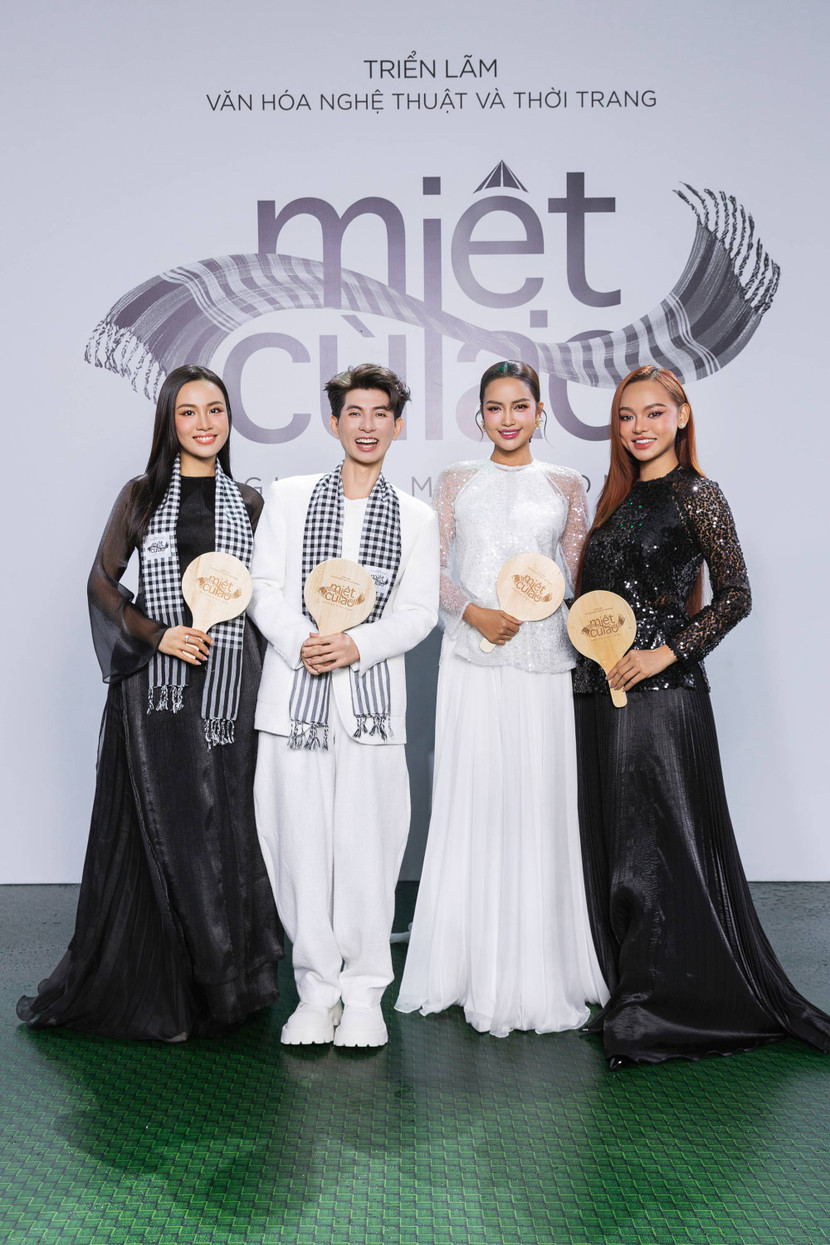 Hoa hậu Ngọc Châu, á hậu Mai Ngô, Thuỷ Tiên chúc mừng Nguyễn Minh Công