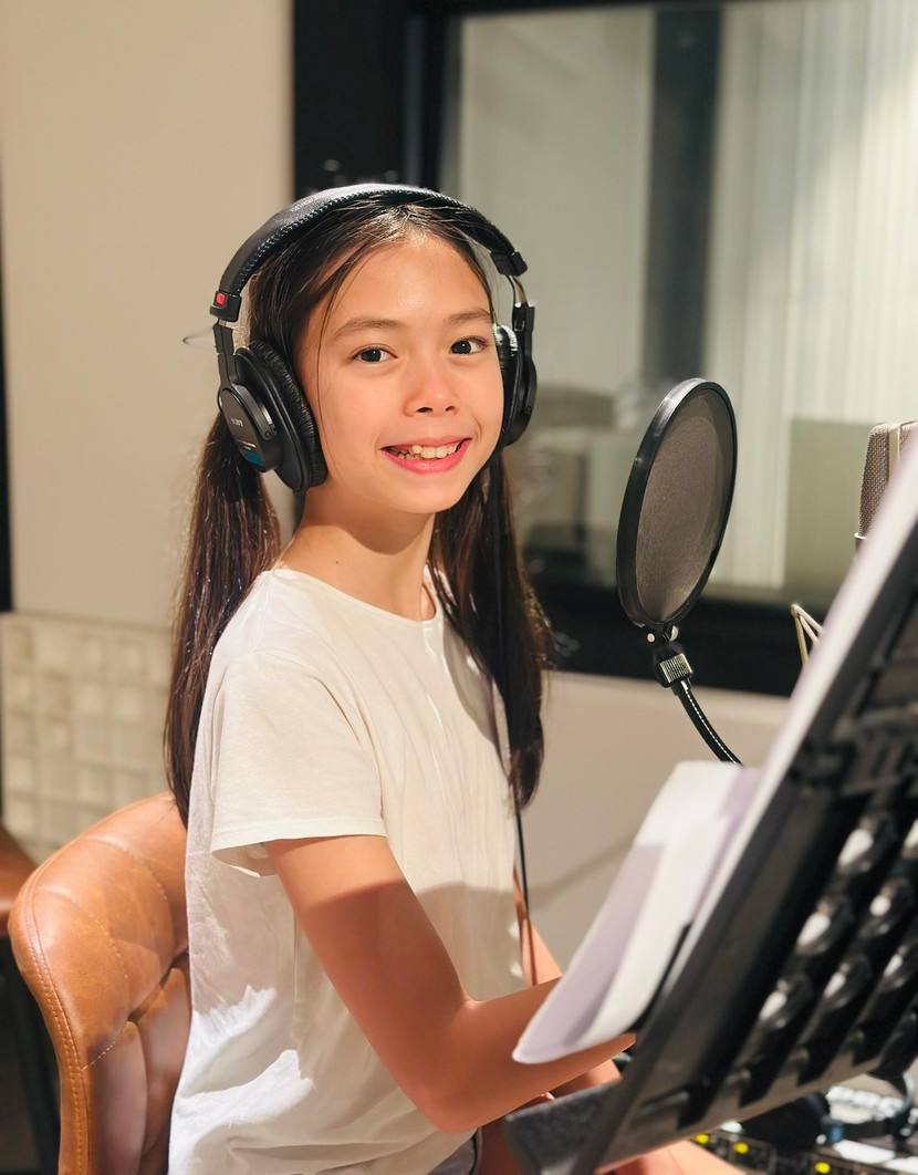 Bé Sol - con gái Đoan Trang được nhận xét là thông minh, ngoan ngoãn, tình cảm và hiểu chuyện, luôn biết cách chia sẻ và đồng hành cùng mẹ trong nhiều hoạt động nghệ thuật Bé Sol - con gái Đoan Trang được nhận xét là thông minh, ngoan ngoãn, tình cảm và hiểu chuyện, luôn biết cách chia sẻ và đồng hành cùng mẹ trong nhiều hoạt động nghệ thuật