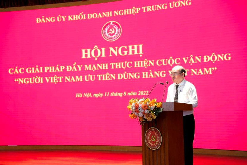 Đại diện Đảng ủy Agribank - Phó Bí thư thường trực Đảng ủy Trần Văn Thịnh phát biểu tham luận tại Hội nghị