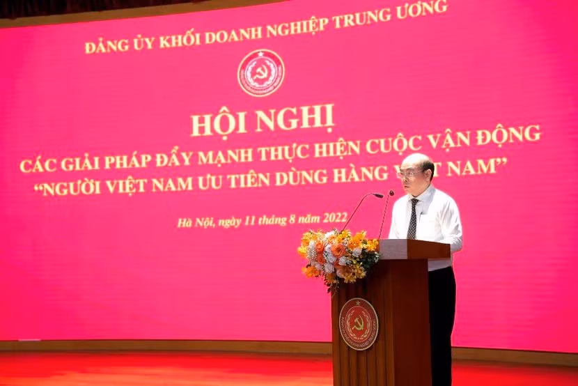 Đại diện Đảng ủy Agribank - Phó Bí thư thường trực Đảng ủy Trần Văn Thịnh phát biểu tham luận tại Hội nghị Đại diện Đảng ủy Agribank - Phó Bí thư thường trực Đảng ủy Trần Văn Thịnh phát biểu tham luận tại Hội nghị