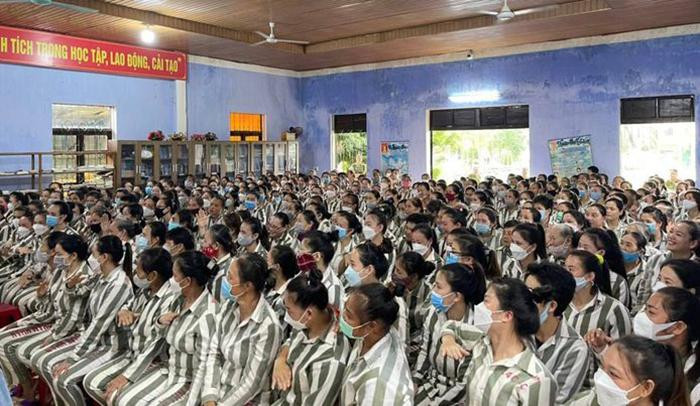 Các phạm nhân nữ trong chương trình “Thắp sáng ước mơ phụ nữ hoàn lương”