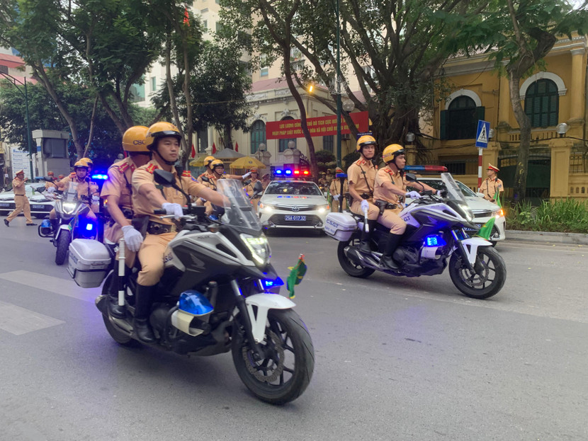 CSGT biểu dương lực lượng ngay sau lễ ra quân CSGT biểu dương lực lượng ngay sau lễ ra quân