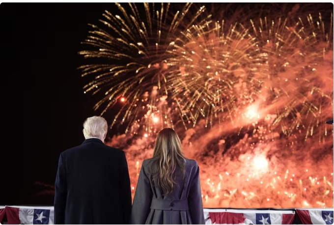 Ông Donald Trump chính thức trở lại Nhà Trắng trên cương vị người quyền lực nhất nước Mỹ Ông Donald Trump chính thức trở lại Nhà Trắng trên cương vị người quyền lực nhất nước Mỹ