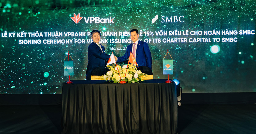 Ông Ngô Chí Dũng, Chủ tịch HĐQT VPBank và ông Masahiro Yoshimura, Giám đốc điều hành, Tổng trưởng Quản lý Đầu tư, Ngân hàng SMBC ký kết thỏa thuận Ông Ngô Chí Dũng, Chủ tịch HĐQT VPBank và ông Masahiro Yoshimura, Giám đốc điều hành, Tổng trưởng Quản lý Đầu tư, Ngân hàng SMBC ký kết thỏa thuận