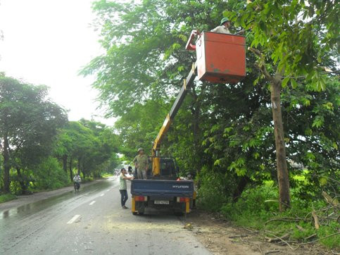 Quốc lộ "thảm hại" sau bão số 6 ảnh 13