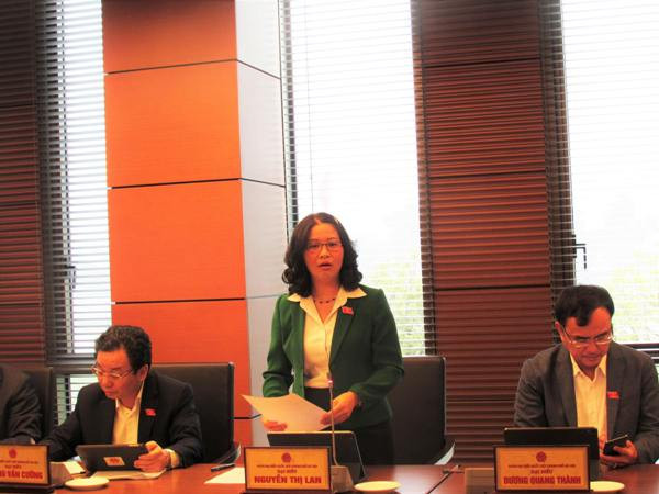 Đại biểu Nguyễn Thị Lan (đoàn Hà Nội) phát biểu thảo luận Đại biểu Nguyễn Thị Lan (đoàn Hà Nội) phát biểu thảo luận