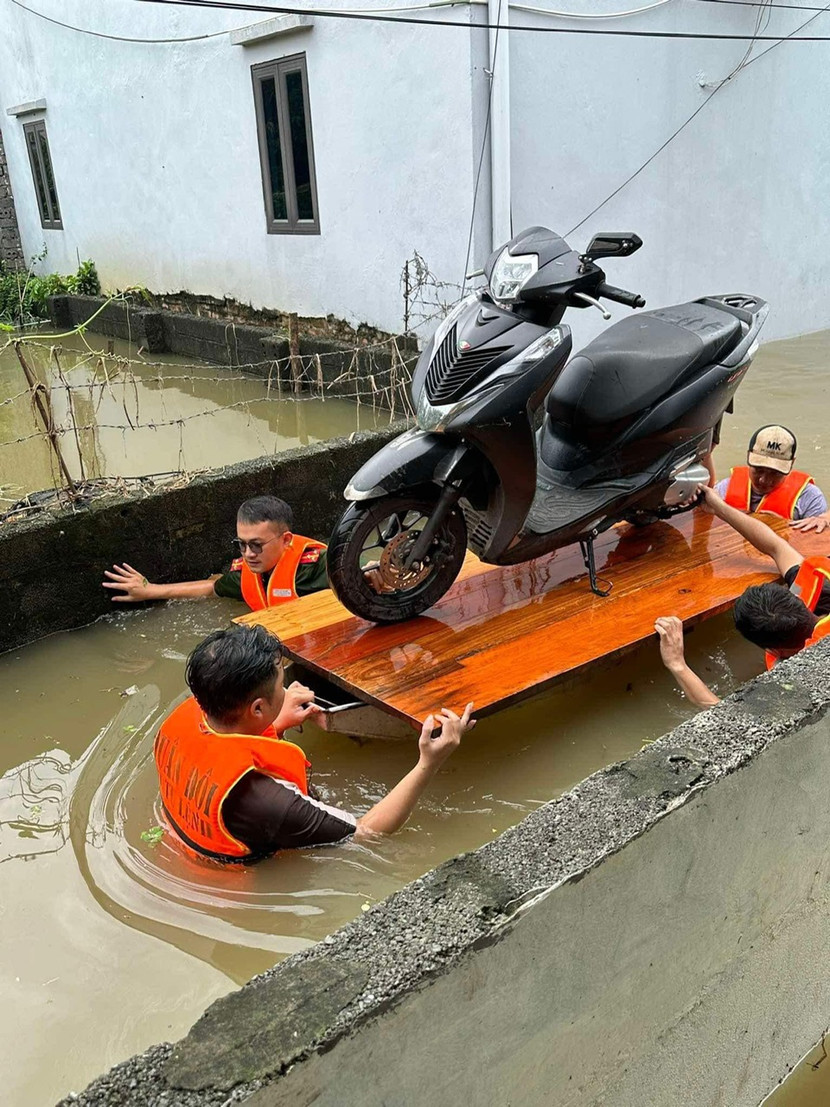 1 chiếc xe máy được "cứu" 1 chiếc xe máy được "cứu"