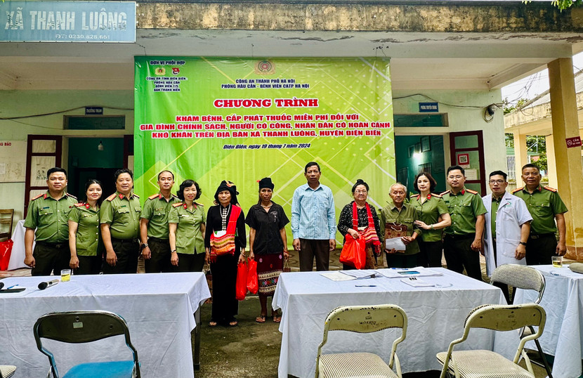 Tặng quà, khám bệnh và phát thuốc cho các hộ dân nghèo, gia đình chính sách xã Thanh Luông