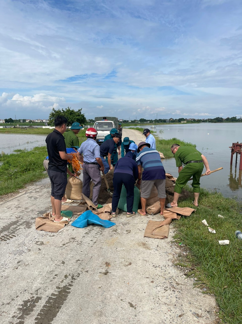 Ngăn nước tràn vào khu dân cư Ngăn nước tràn vào khu dân cư
