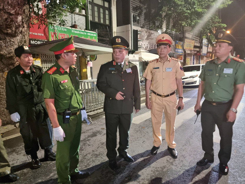 Trung tướng Nguyễn Hải Trung dặn dò nhiệm vụ, yêu cầu cụ thể tại 1 chốt trực