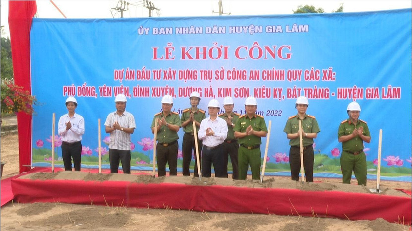 Đại diện lãnh đạo CATP, Uỷ ban nhân dân huyện, Công an huyện Gia Lâm và xã Phù Đổng đã thực hiện nghi lễ khởi công dự án Đại diện lãnh đạo CATP, Uỷ ban nhân dân huyện, Công an huyện Gia Lâm và xã Phù Đổng đã thực hiện nghi lễ khởi công dự án