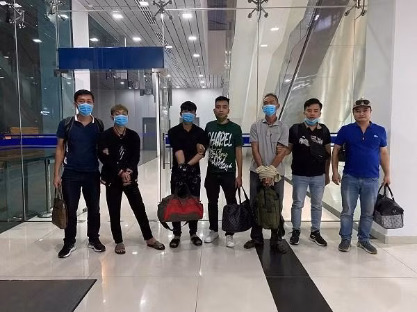 Dẫn giải các đối tượng xuống sân bay Cát Bi, Hải Phòng