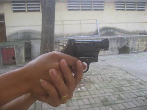 Cảnh sát khu vực Q.Hai Bà Trưng được trang bị súng đa năng ảnh 3