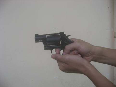 Cảnh sát khu vực Q.Hai Bà Trưng được trang bị súng đa năng ảnh 2