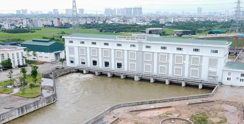 Với 10 tổ máy, công suất 120 m3/s, đây là trạm có công suất thoát lũ lớn nhất Hà Nội, có nhiệm vụ tiêu cho 6.300ha sản xuất nông nghiệp, dân sinh thuộc các quận, huyện: Hà Đông, Nam Từ Liêm, Bắc Từ Liêm, Thanh Xuân, Hoài Đức... Với 10 tổ máy, công suất 120 m3/s, đây là trạm có công suất thoát lũ lớn nhất Hà Nội, có nhiệm vụ tiêu cho 6.300ha sản xuất nông nghiệp, dân sinh thuộc các quận, huyện: Hà Đông, Nam Từ Liêm, Bắc Từ Liêm, Thanh Xuân, Hoài Đức...