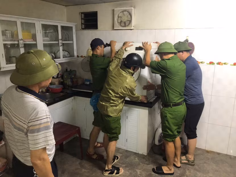 Giúp đỡ người dân từng bước trở lại nhịp sinh hoạt thường nhật