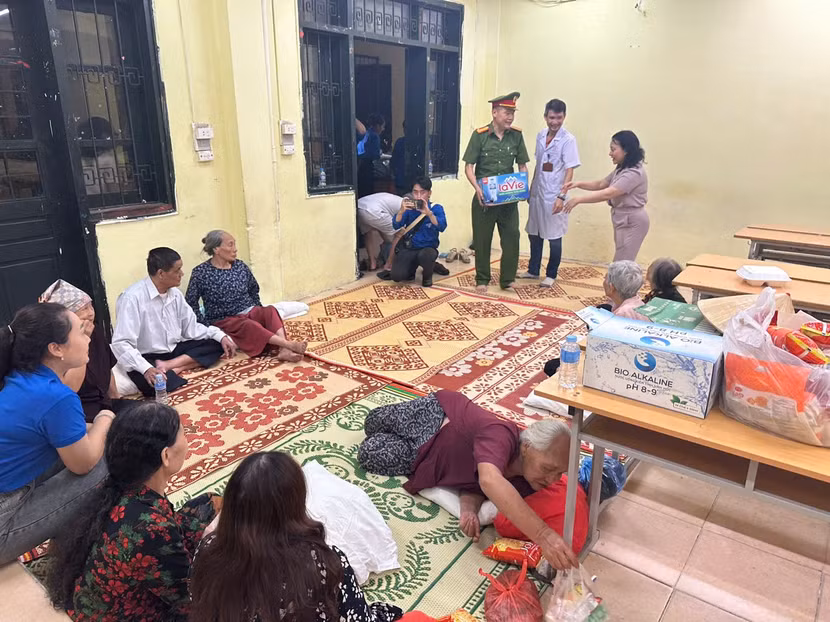 Nơi tạm cư của bà con vùng bãi Nơi tạm cư của bà con vùng bãi