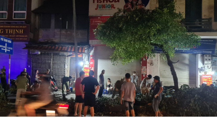 Ghi nhận của PV ANTĐ, trong đêm 14-9, nhiều địa bàn ở quận Hai Bà Trưng, lực lượng Công an cùng người dân chủ động, khẩn trương khắc phục hậu quả cơn bão số 3 Ghi nhận của PV ANTĐ, trong đêm 14-9, nhiều địa bàn ở quận Hai Bà Trưng, lực lượng Công an cùng người dân chủ động, khẩn trương khắc phục hậu quả cơn bão số 3