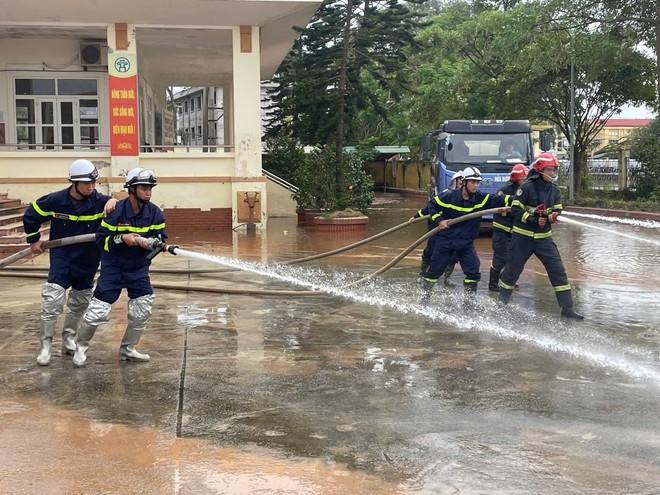 CAH Gia Lâm tập trung dọn sạch khuôn viên trường học, trụ sở Ủy ban xã, thị trấn CAH Gia Lâm tập trung dọn sạch khuôn viên trường học, trụ sở Ủy ban xã, thị trấn