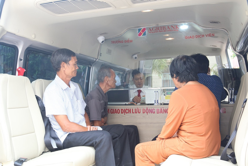 Mô hình Ngân hàng lưu động đã đưa đồng vốn đến gần hơn với người dân vùng sâu, vùng xa