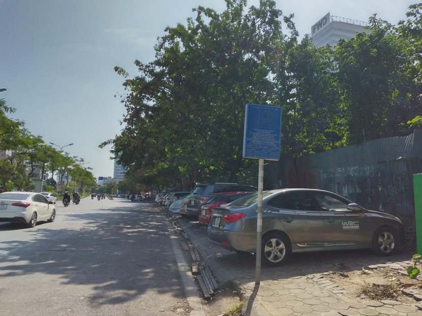 Nhưng thực tế chỉ thấy bóng dáng ô tô