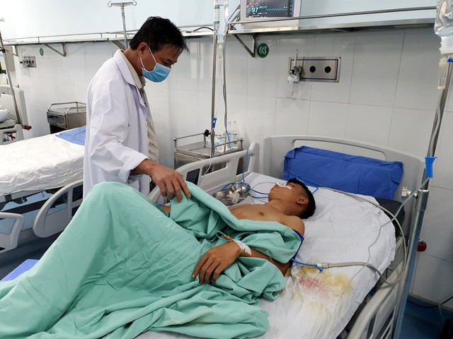 Sau ca phẫu thuật, T. đã được cứu sống và đã tỉnh táo, nói chuyện được.