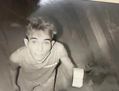 Trần Văn Tới trong 1 lần vô tình lọt vào camera an ninh Trần Văn Tới trong 1 lần vô tình lọt vào camera an ninh