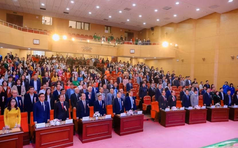 Lễ kỷ niệm trang trọng, ấm cúng Lễ kỷ niệm trang trọng, ấm cúng