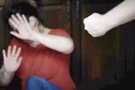 Chính thức từ tháng 5-2026: Chồng không cho vợ đi làm, truyền bá tư tưởng trọng nam khinh nữ sẽ bị phạt nặng