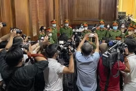 Mới: Tòa án nhân dân Tối cao đề xuất nghiêm cấm livestream diễn biến phiên tòa trên mạng