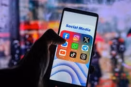 Đề xuất mới nhất của Bộ Công an về các trường hợp khóa tạm thời tài khoản cá nhân, trang nhóm cộng đồng