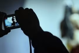 Bộ Công an đề xuất phạt tới 20 triệu đồng khi chia sẻ hình ảnh, tin nhắn đồi trụy, khiêu dâm