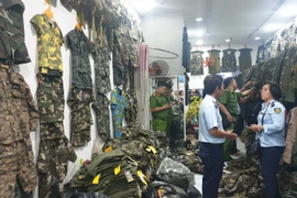 Đăng tin mua bán trang phục, số hiệu Công an, Quân đội trên mạng có thể bị phạt tới 50 triệu đồng