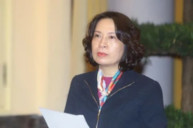 Thứ trưởng Bộ Y tế Nguyễn Thị Liên Hương trình bày báo cáo tại buổi họp báo