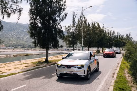 Chủ xe tận hưởng loạt ưu đãi “'hạng nặng' khi 'tậu' VinFast VF 8 trong tháng 4